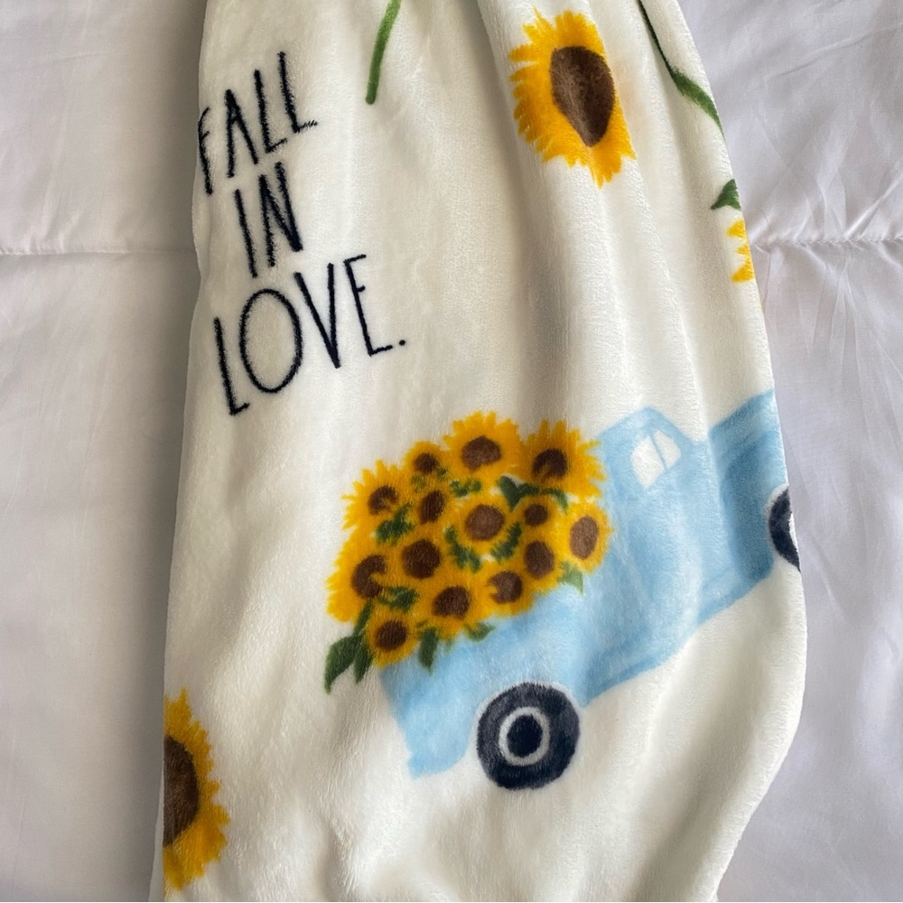 Rae Dunn “Fall in Love” Blanket